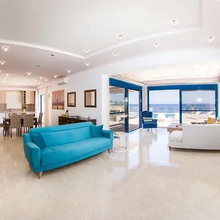 Skala Sleeps 6 Pool Air Con Wifi *