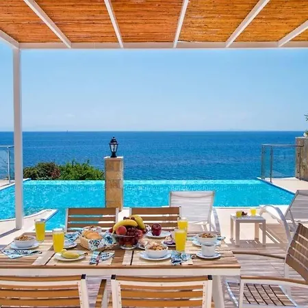 Villa Skala Sleeps 6 Pool Air Con Wifi