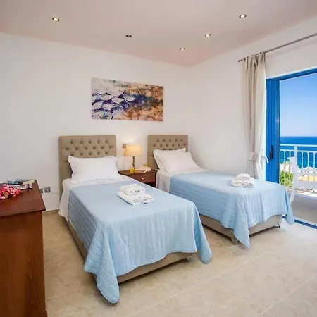 Skala Sleeps 6 Pool Air Con Wifi Villa